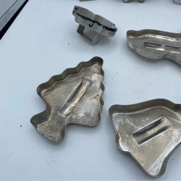 VTG Lot Of 10 Aluminum Metal Cookie Biscuit Cutters Santa Tree Angel Rabbit Bell - Picture 10 of 14